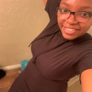 Meet your Posher, Desiree